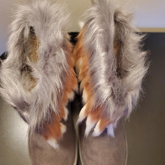 Gray Fur Trimmed Boots - Picture 3 of 4